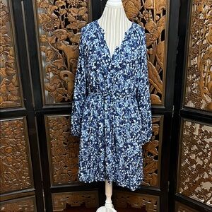 Time and Tru Navy Floral Long Sleeve Dress